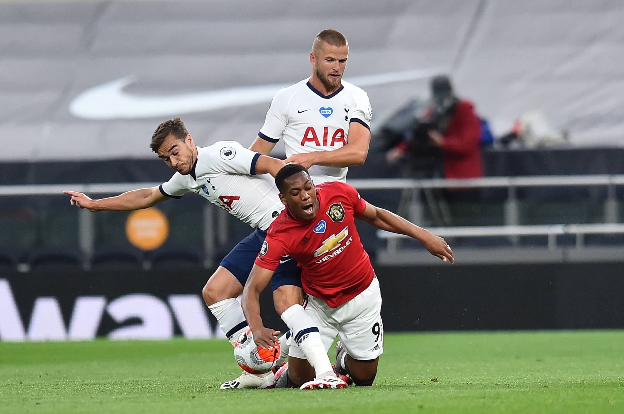 亚冠战报：蓉城惊艳逼平神户，海港晋级战在即（亚冠快讯：蓉城神勇战平神户，海港迎来晋级关键战）