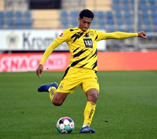 潇洒倒钩，C罗破门时的心率高达172bpm