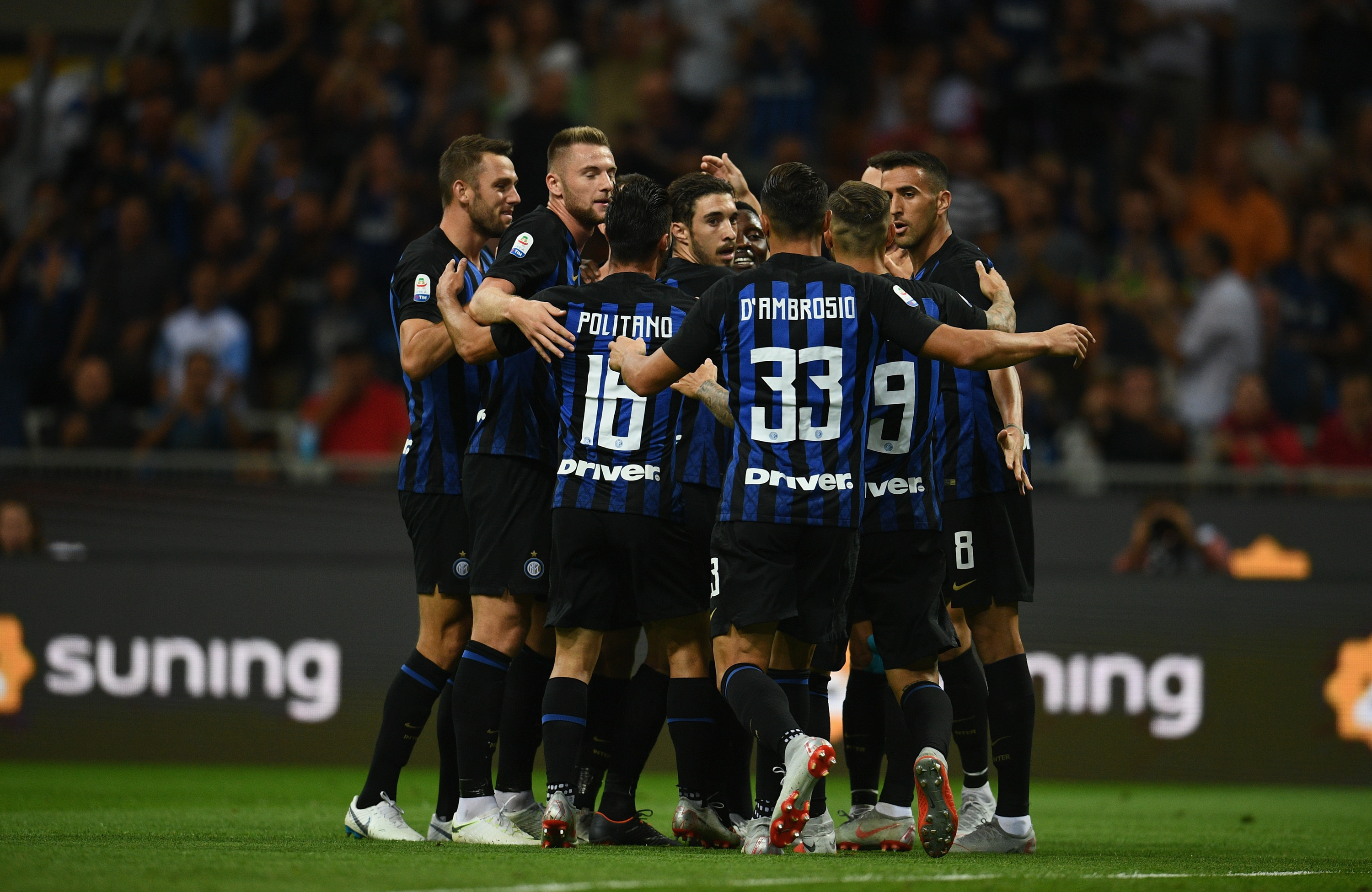 意甲第15轮观赛指南：佛罗伦萨继续力争首胜，罗马科莫强强对决（意甲第15轮看点：佛罗伦萨冲击首胜，罗马与科莫上演焦点对决）