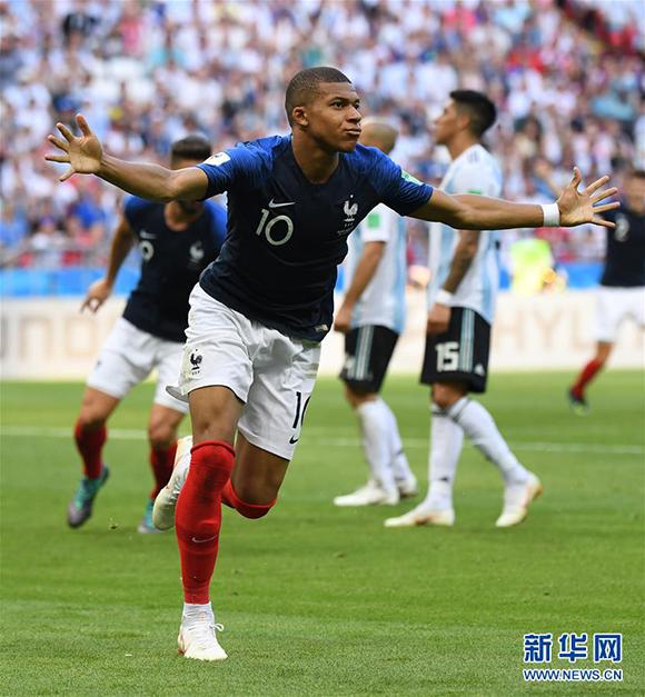 邓卓翔：全队在训练中都非常投入，希望奉献一场精彩的比赛