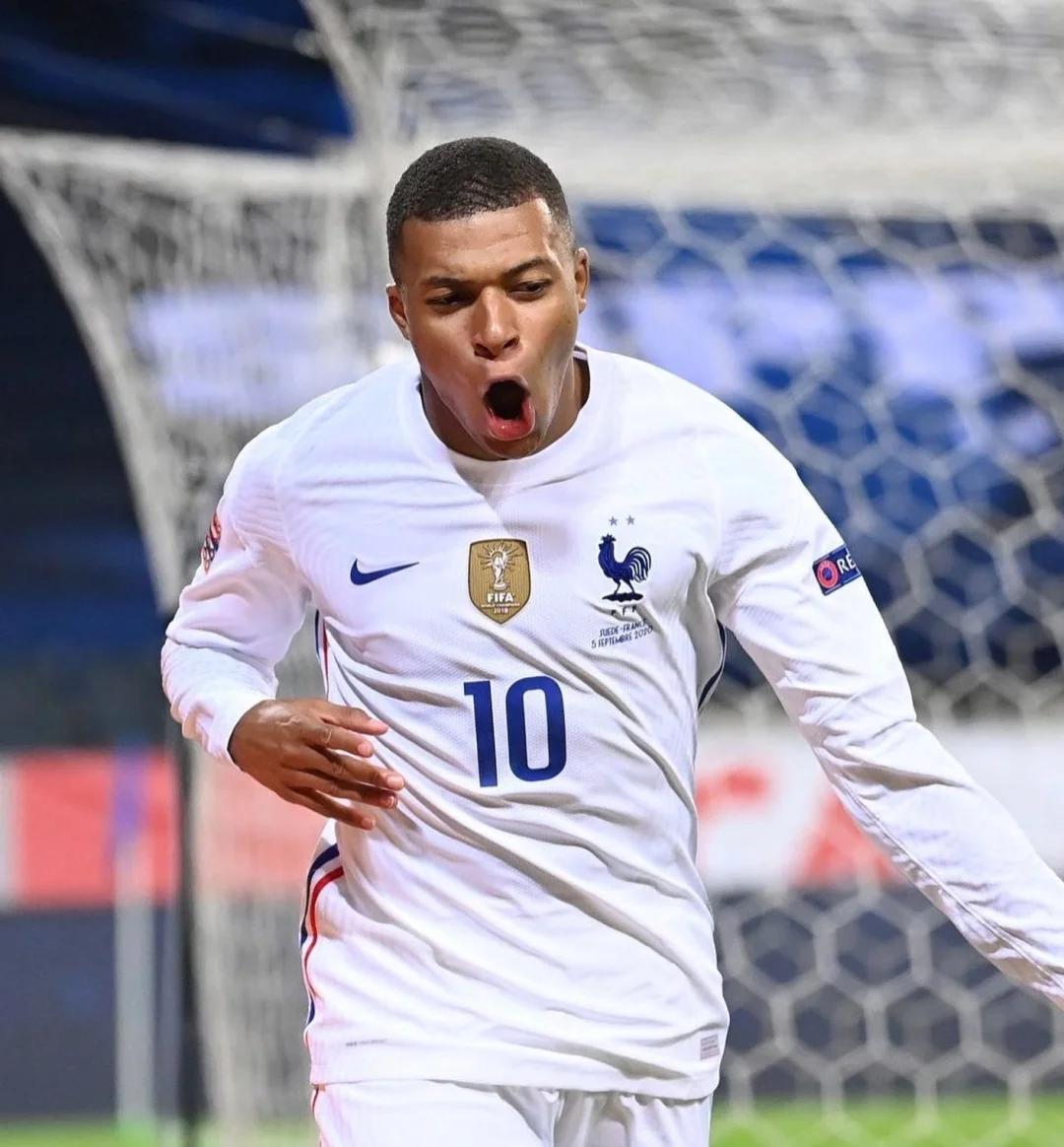 中超第30轮裁判选派：金希坤执法海港，高崎航地吹罚申花（中超第30轮裁判出炉：海港由金希坤执法，申花比赛高崎航地主哨）