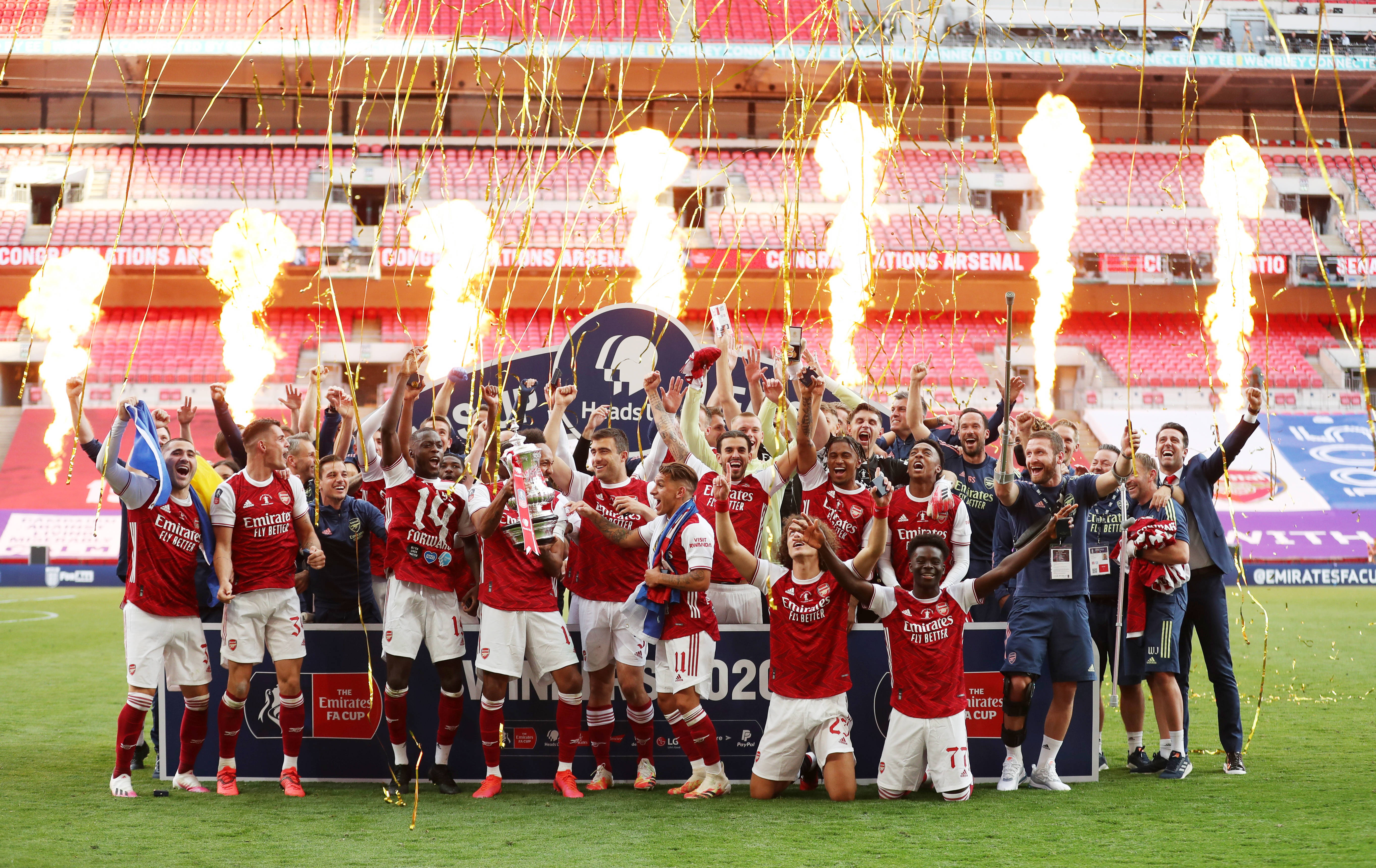 北青：36岁吴曦与上海申花续约1年，将随球队海外拉练（北青：36岁吴曦与申花续约一年 将随队赴海外拉练）