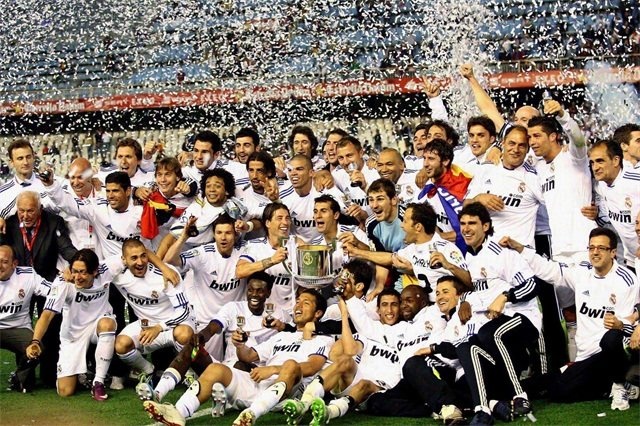 杜兰特关键三分点燃全场