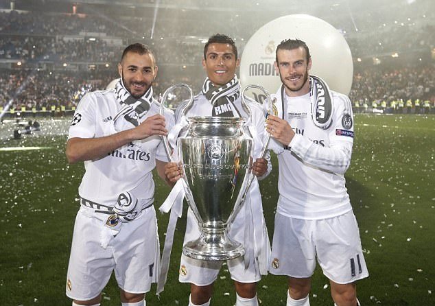 吕迪格的防守是站在那里干瞪嘛，比斯洛特先下课的估计是阿隆索