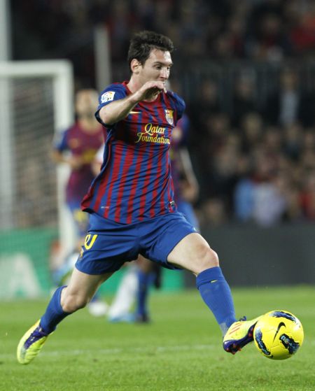 欧冠半场：詹姆斯助攻佩德罗破门，切尔西暂1-0亚特兰大（欧冠中场战报：詹姆斯送助攻佩德罗建功，切尔西暂以1-0领先亚特兰大）