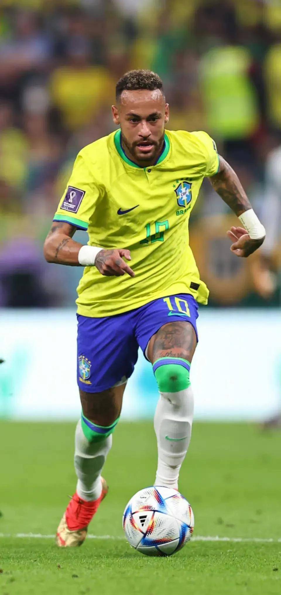 被问是否会下课，罗马尼亚主帅大怒：别问我这个问题！（被追问帅位去留，罗马尼亚主帅震怒：这个问题别再提！）