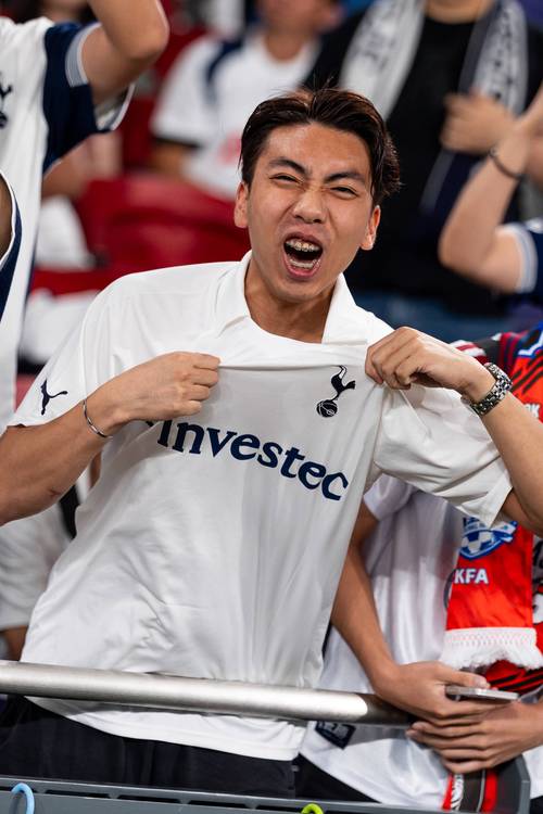 荷兰4-0立陶宛晋级美加墨世界杯，加克波、赖因德斯传射