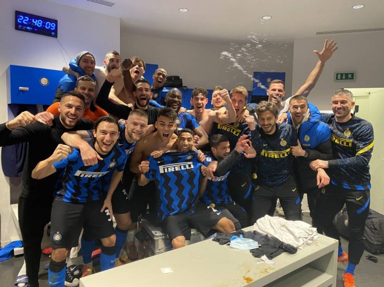 西媒：拉菲尼亚成巴萨非卖品，本赛季欲率队夺欧冠+世界杯（西媒称巴萨将拉菲尼亚列为非卖品，今季盼其带队冲击欧冠与世界杯）